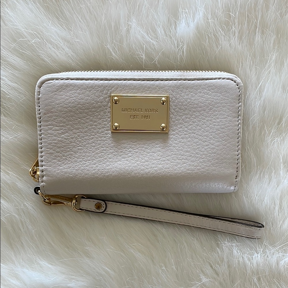 michael kors leather wristlet